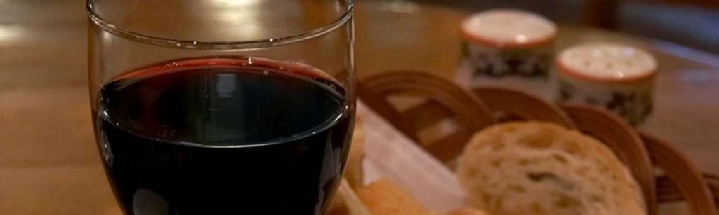 Red wine in an italian restaurant e1370422683322