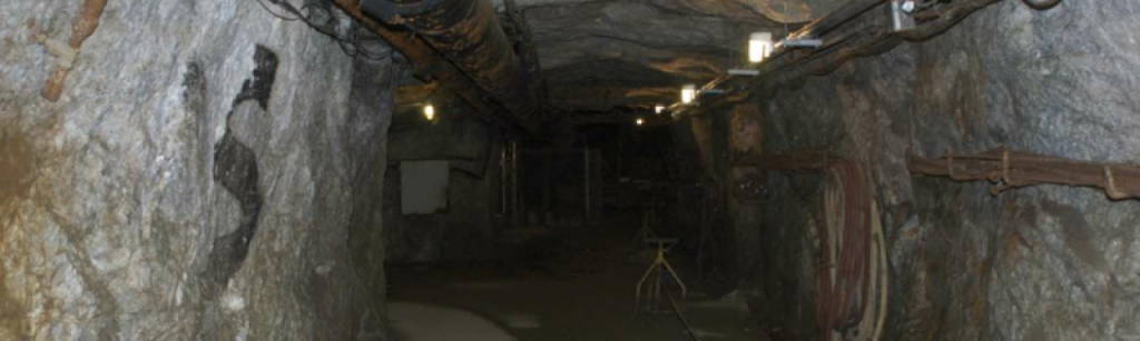 1024px Sterling hill mining museum inside adit portal e1379071950484