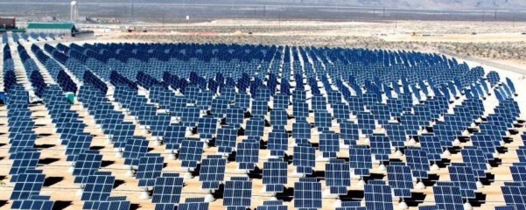 Giant photovoltaic array e1386062390809