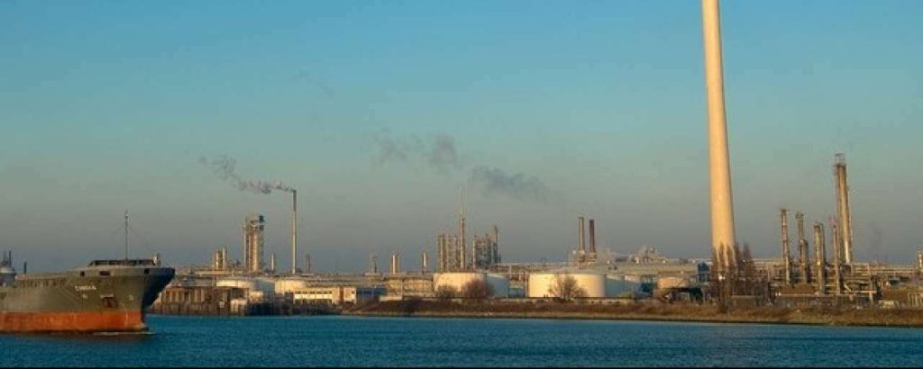 Industriegebied Rotterdam e1386666160433