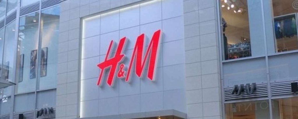 HM Canal City Hakata shop e1399379236824