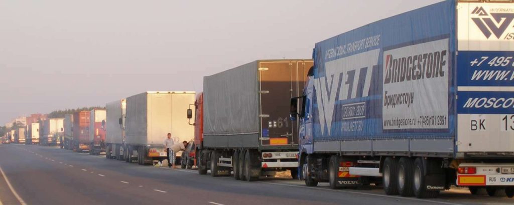 Truck queue in Narva 2007