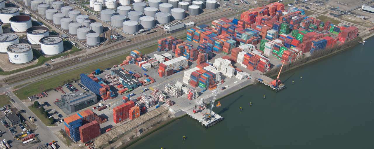 Nieuwe containerterminal gebruikt elektrische havenkranen - Change Inc.