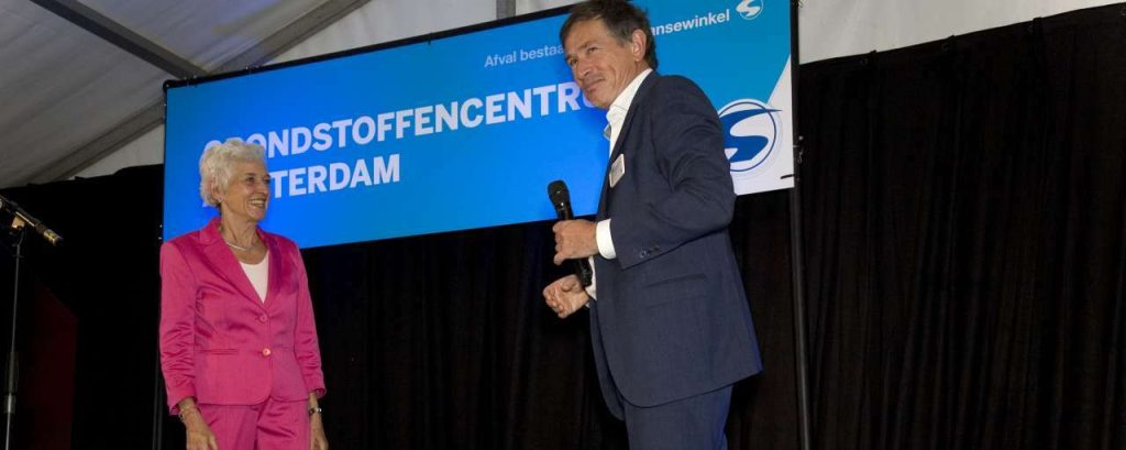 Opening grondstoffencentrum j cramer en g glimmerveen
