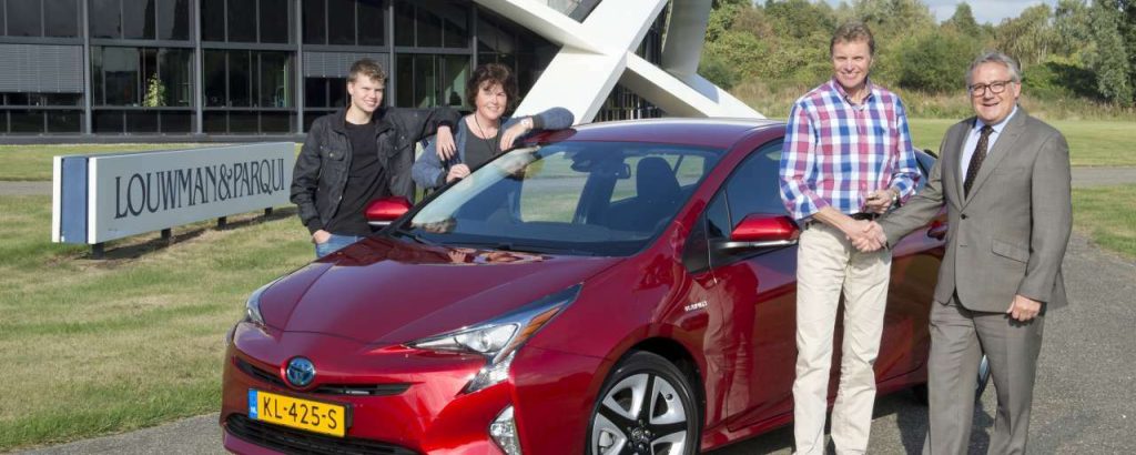100 000e hybride toyota van nederland de weg op