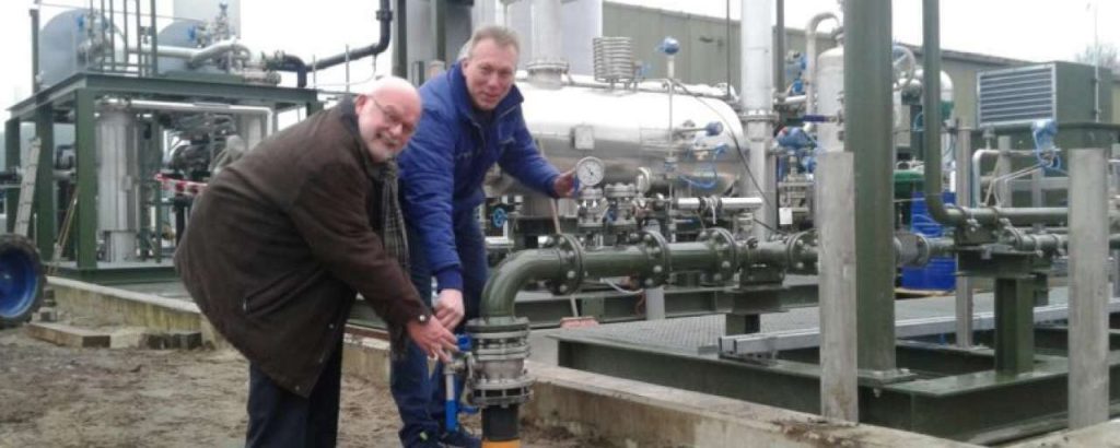 Opzetten biogasleiding door jan groot zevert l en arjan prinsen e1487669196153 810x407