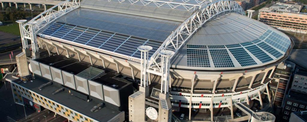 Arena overdag zonnepaneel