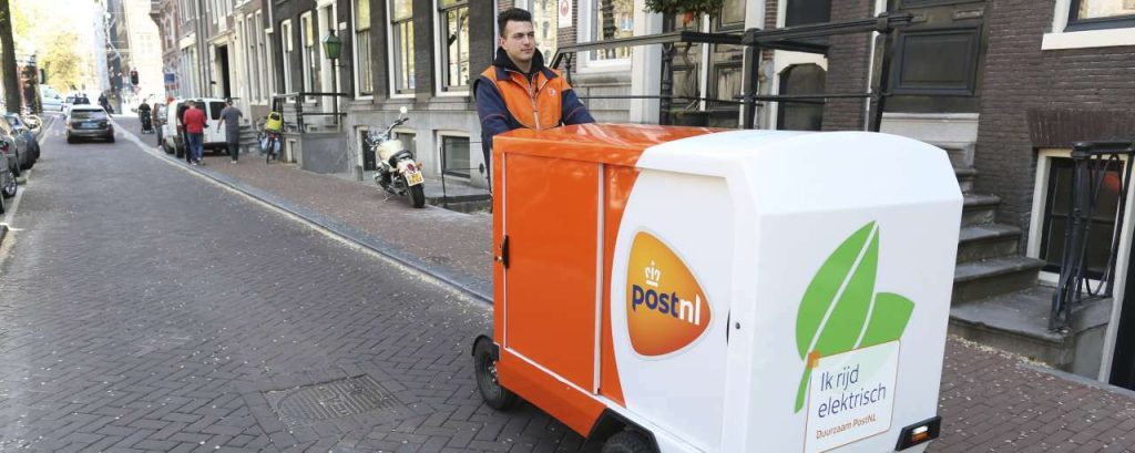 Postnlvervangt 100 autoritten door elektrische bakfiets in amsterdam klein elektrisch voertuig