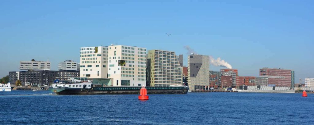 Huizen langs ij flats