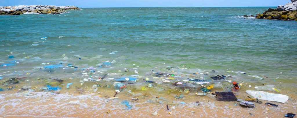 Strand plastic oceanen oceaan