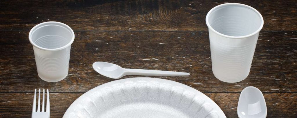 Adobestock wegwerpservies plastic