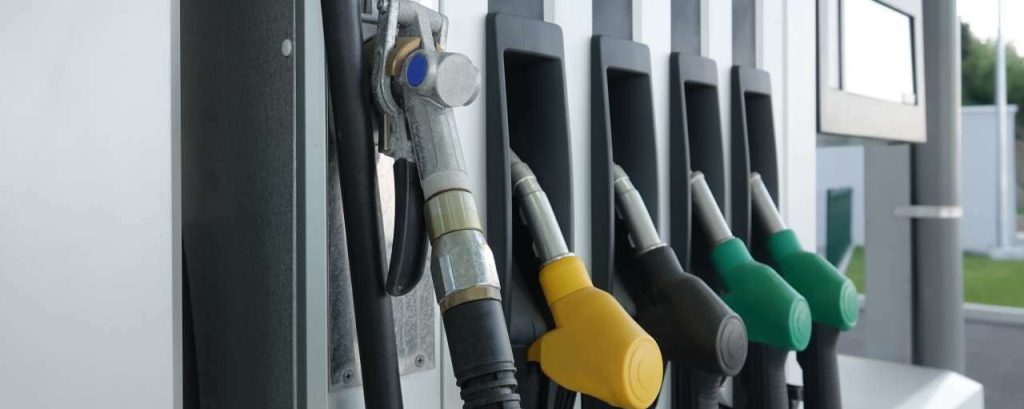 Lng tankstation adobe stock