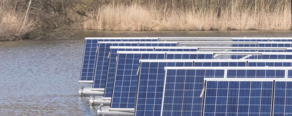 Adobestock drijvende zonnepanelen