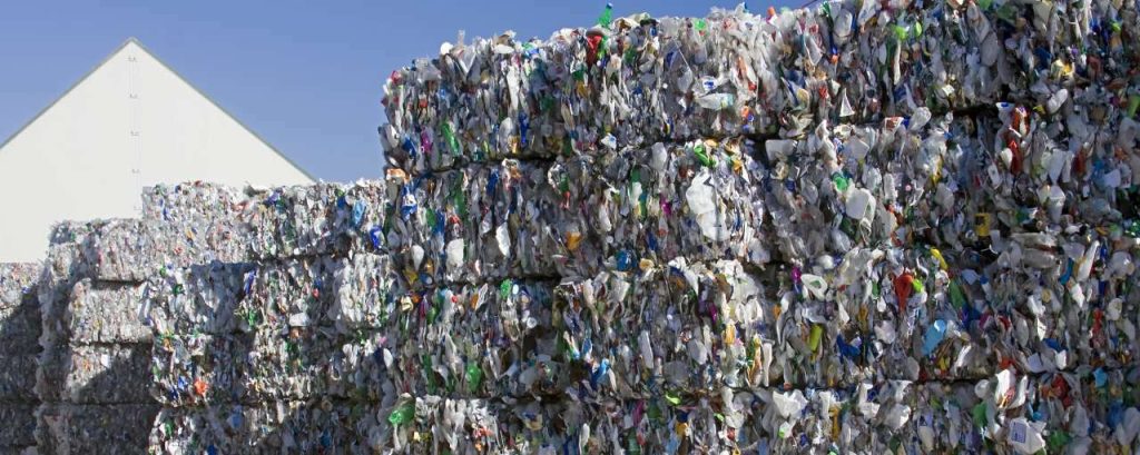 Adobestock plastic recycling balen