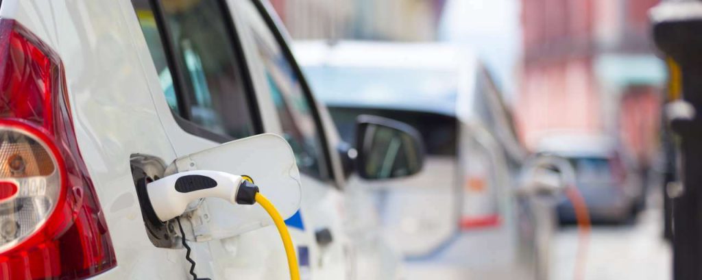Adobestock elektrische auto stekker