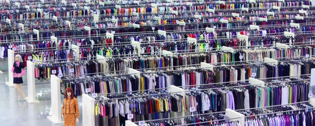 Adobestock kleding winkel rekken