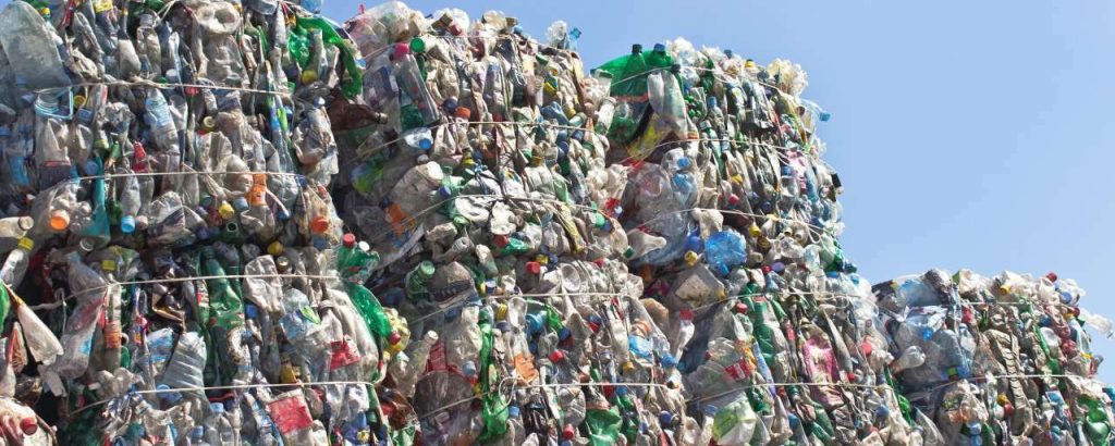 Adobestock plastic recycling stapels