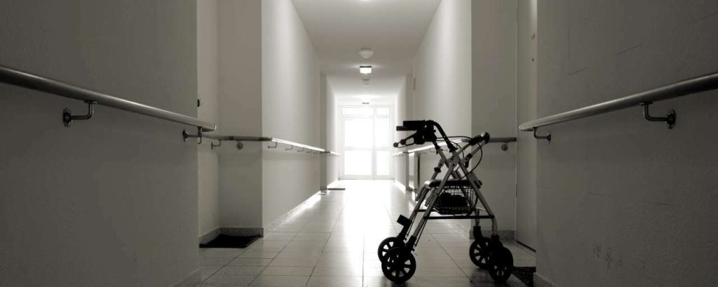 Adobestock verzorgingshuis rollator