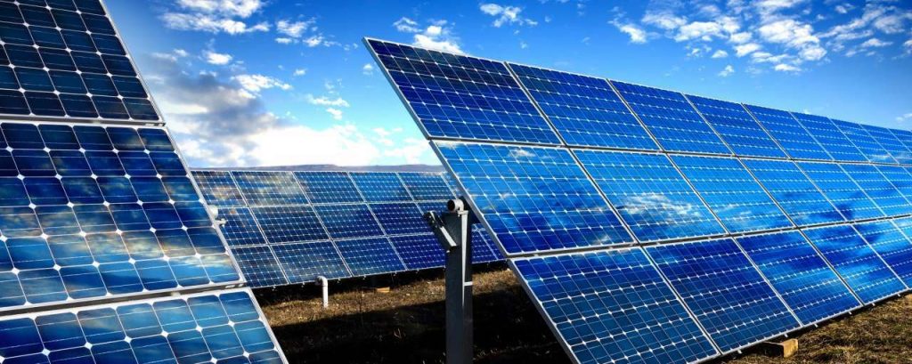 Adobestock zonnepanelen blauwe lucht