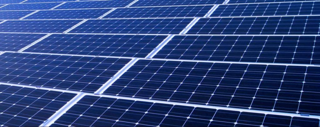 Adobestock zonnepanelen zon rijen