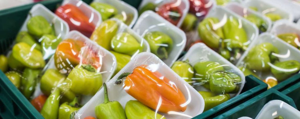 Adobestock supermarkt plastic paprika