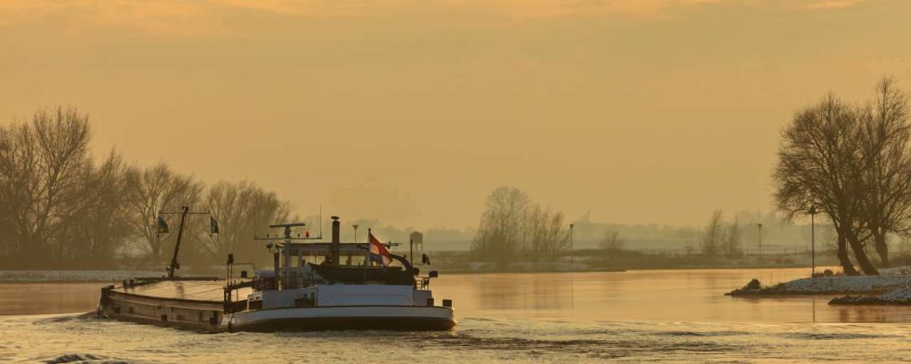 Adobestock binnenvaartschip ijssel