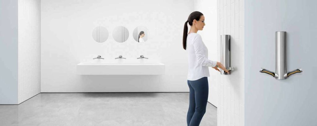 Hu03 sil 019 rgb insitu washroom fronton skylight woman a6 mix