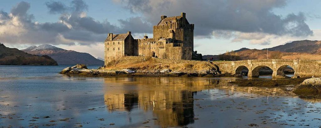 Eilean donan castle scotland jan 2011
