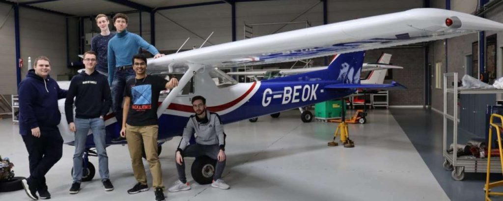 Falcon tue vliegtuig batterij