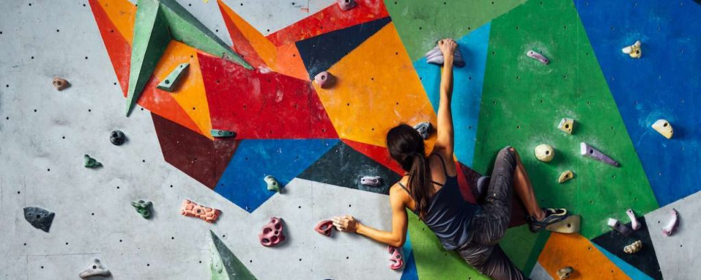 Scale up bergklimmen klimmuur adobe stock
