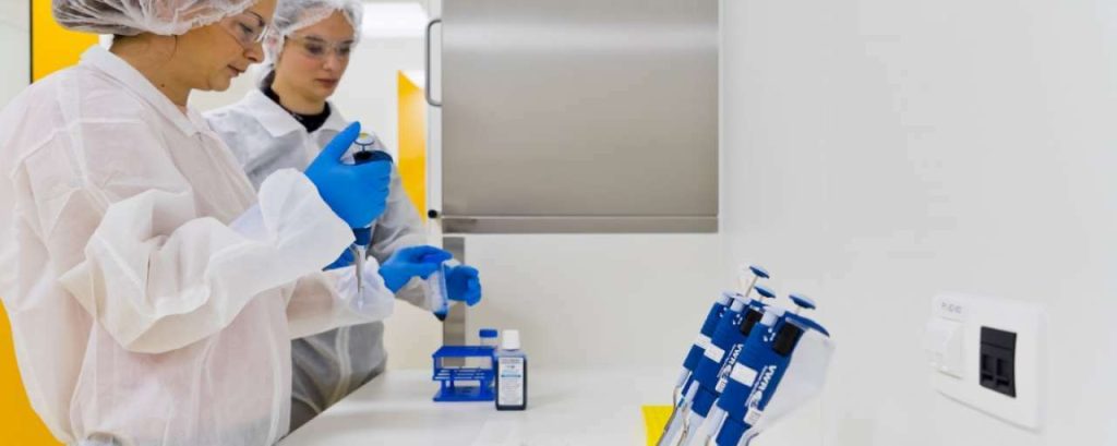 Medace maastricht cleanroom workers