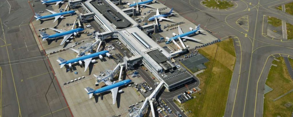 Schiphol pier vliegtuigen