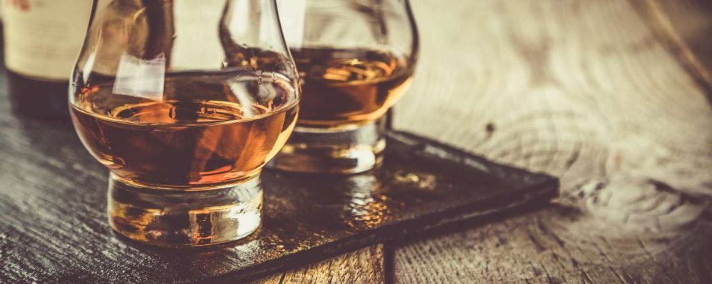 Whiskey schots duurzaam adobe stock