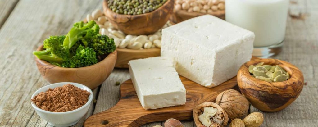 Vegan eten tofu groen kikkererwten adobe stock