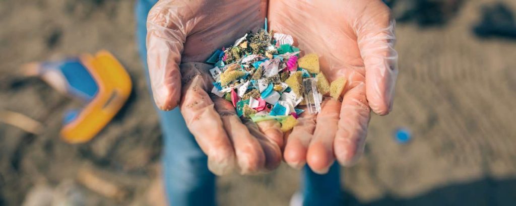 Plastic zand handen strand change inc adobe stock
