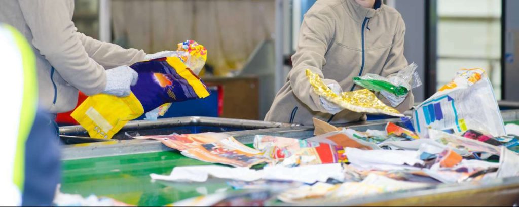 Plastic mensen afval change inc adobe stock recycling