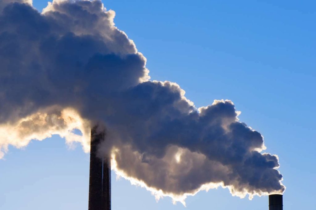 Adobestock co2 fabriek uitstoot