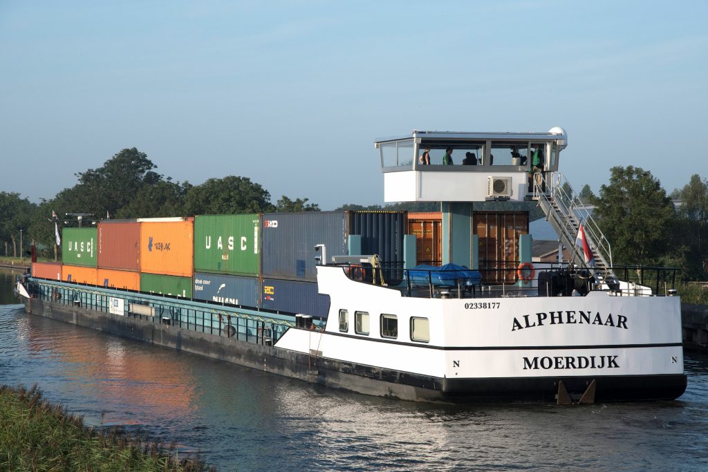 Alphenaar 2 Elektrisch op weg Alphen aan de Riijn naar Moerdijk Ries van Wendel de Joode free of copyright met verwis