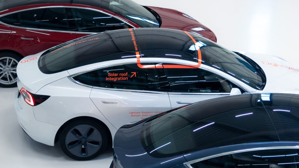 211207 Tesla M3 Solar Panels 2160p