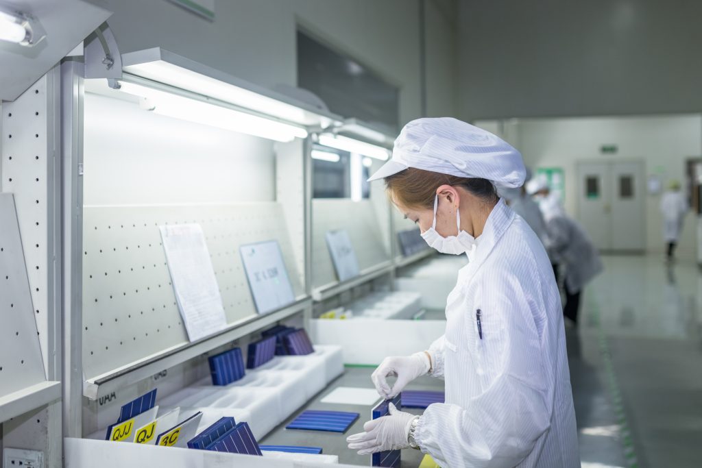 Productie van zonnepanelen in China