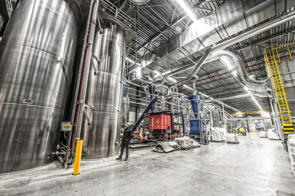 QCP installatie waar plastic weer grondstof wordt