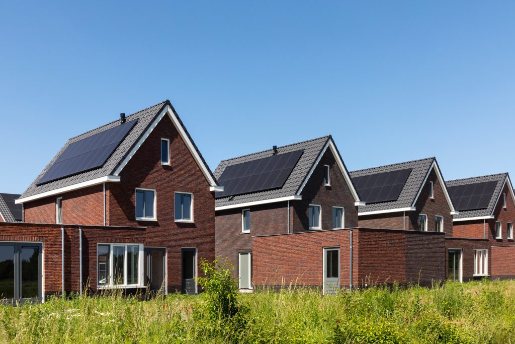 Adobe Stock zonnepanelen op daken verduurzaming