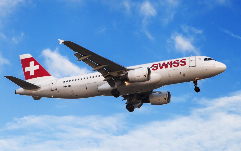 Swiss air vliegtuig editorial
