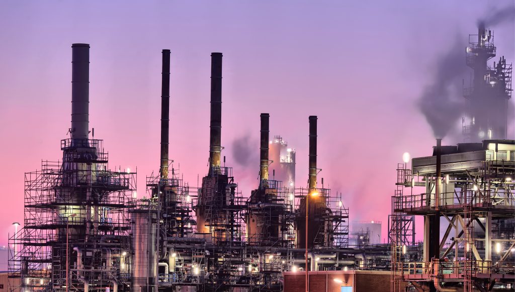 Haven rotterdam schoorstenen co2 roze lucht