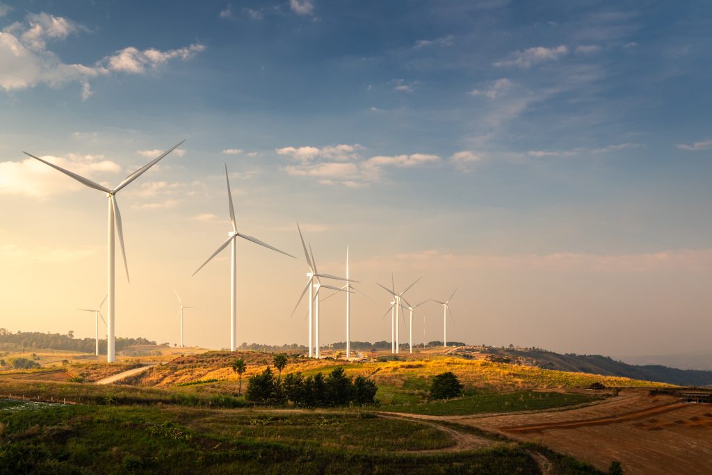 Adobe Stock 268353750 windmolens in heuvellandschap