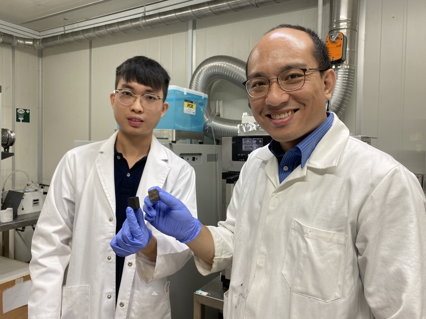 Assistant Professor Lai Changquan and Mr Lim Guo Yao