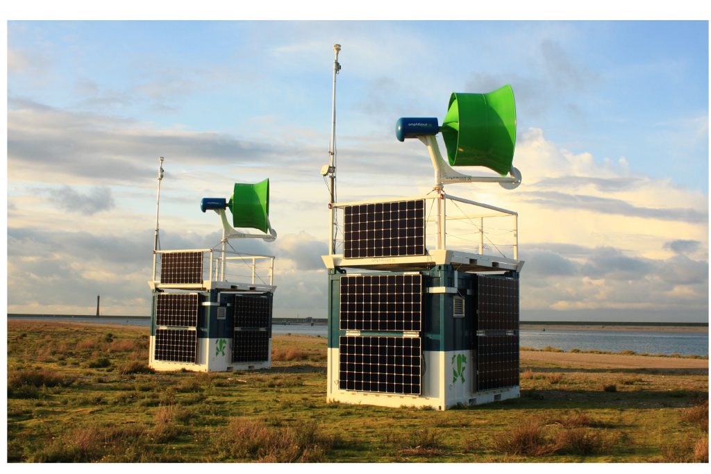 Energypod in veld met witrandje
