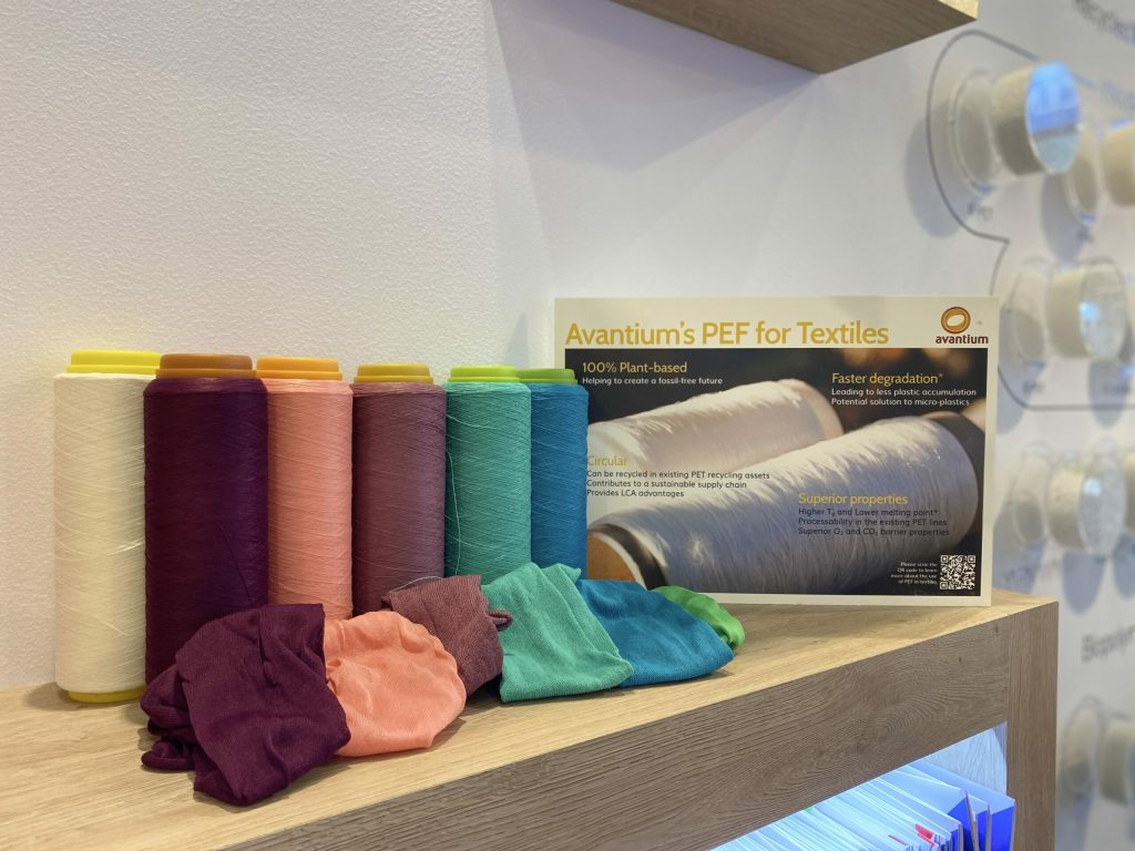 Pef textile yarns PEF voor textiel