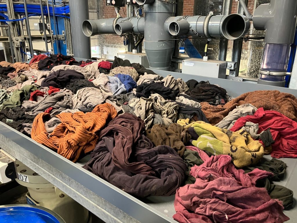 Heeft avantium de oplossing gevonden voor de textielafvalberg