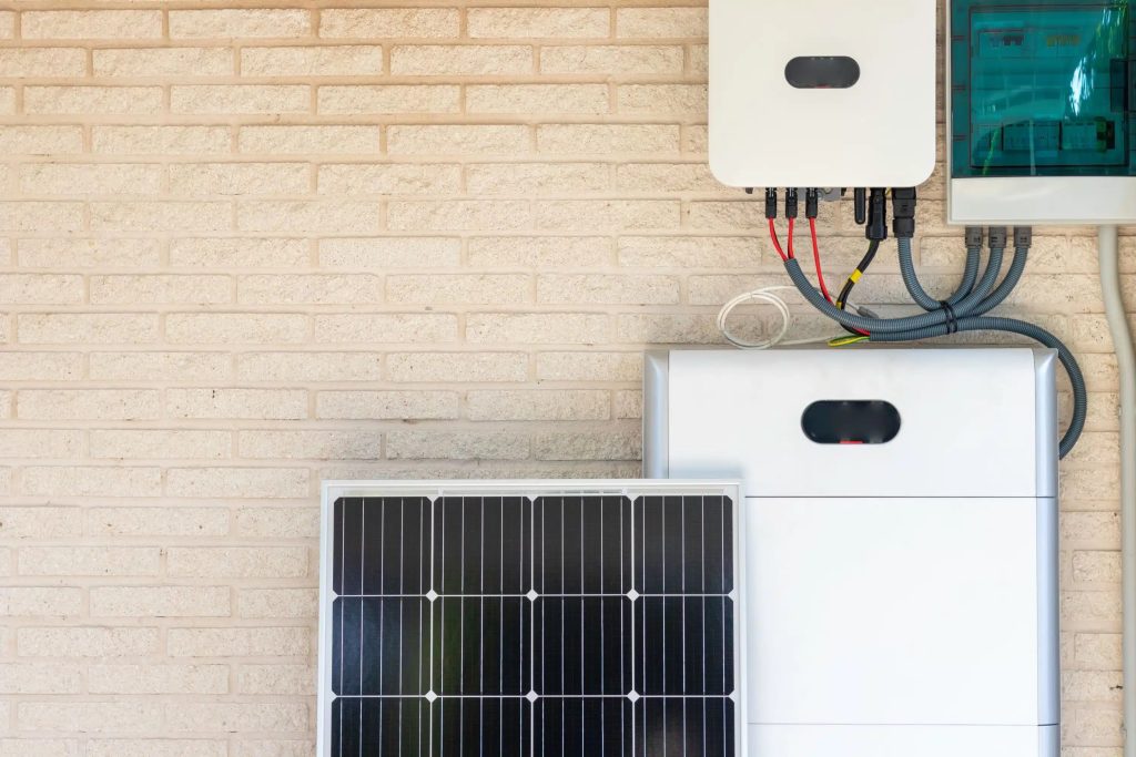 Thuisbatterij rukt op verkoop zonnepanelen stort in